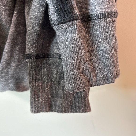 Athleta Flux Jogger 2.0 Sz small in grey with black stripe. VGUC - Picture 6 of 9